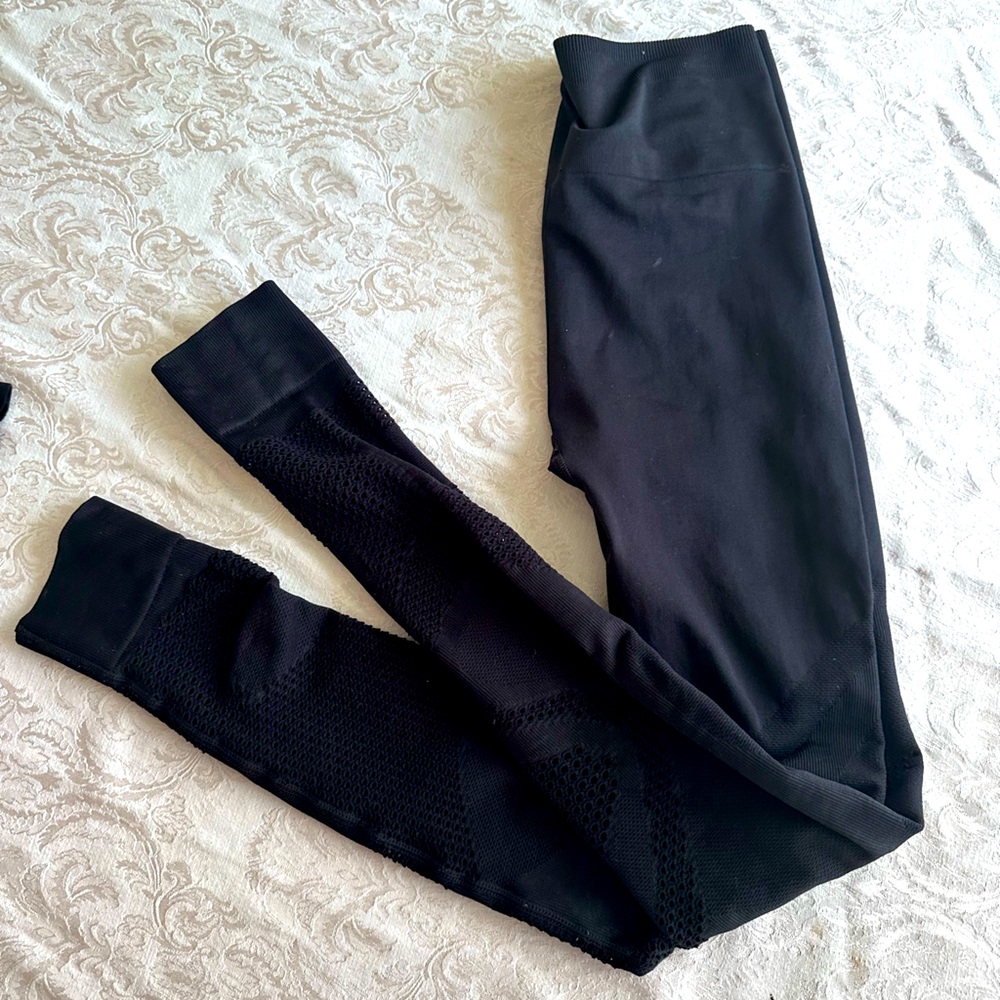 Fabletics High Waisted Compression  Style Leggings with venting / ribbed. ,S